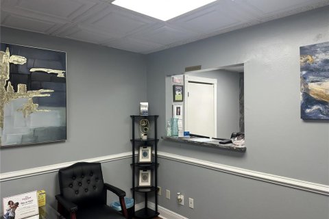 Propiedad comercial en venta en Kissimmee, Florida, 67.82 m2 № 2239431 - foto 10