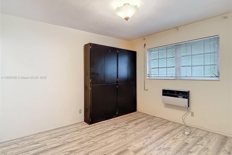 Condo in Coral Gables, Florida, 2 bedrooms  № 1881537 - photo 17