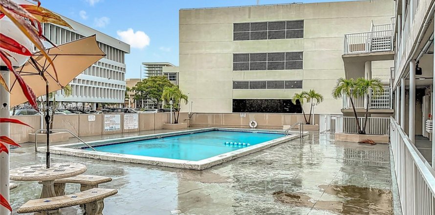 Condo in Coral Gables, Florida, 2 bedrooms  № 1881537