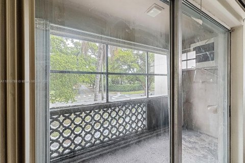 Condo in Coral Gables, Florida, 2 bedrooms  № 1881537 - photo 29