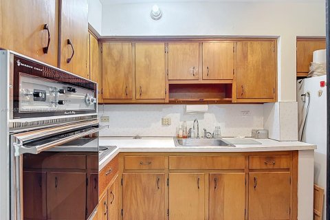 Condo in Coral Gables, Florida, 2 bedrooms  № 1881537 - photo 8