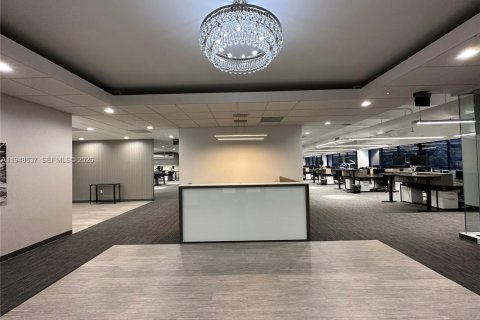 Propiedad comercial en venta en Miami Lakes, Florida № 2152989 - foto 14