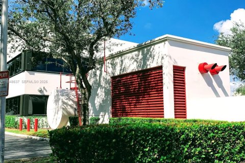 Propiedad comercial en venta en Miami Lakes, Florida № 2152989 - foto 3