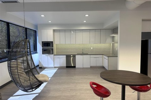 Propiedad comercial en venta en Miami Lakes, Florida № 2152989 - foto 11
