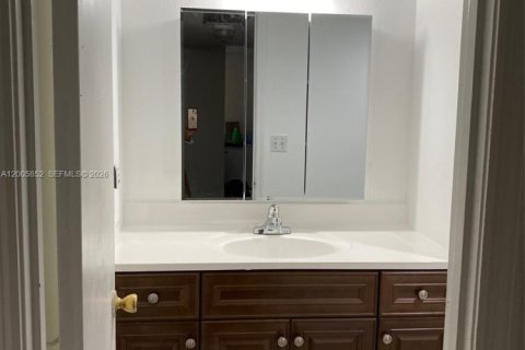 Copropriété à vendre à Lauderhill, Floride: 2 chambres, 110 m2 № 2090169 - photo 20