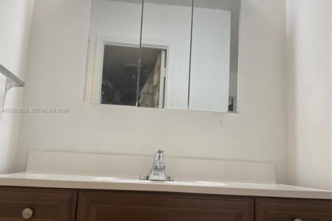 Copropriété à vendre à Lauderhill, Floride: 2 chambres, 110 m2 № 2090169 - photo 25