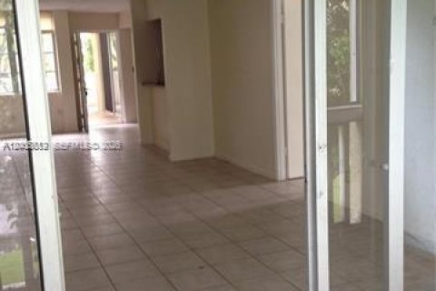 Copropriété à vendre à Lauderhill, Floride: 2 chambres, 110 m2 № 2090169 - photo 7