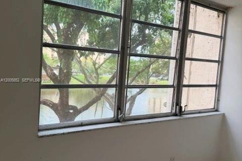 Copropriété à vendre à Lauderhill, Floride: 2 chambres, 110 m2 № 2090169 - photo 4