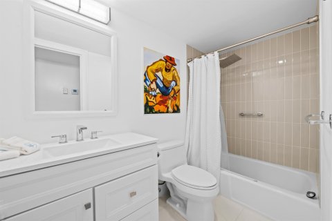 Condominio en venta en Deerfield Beach, Florida, 2 dormitorios, 93.09 m2 № 2146835 - foto 11