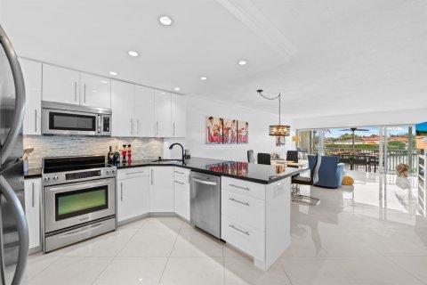 Condominio en venta en Deerfield Beach, Florida, 2 dormitorios, 93.09 m2 № 2146835 - foto 3