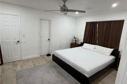 House in Miami, Florida 3 bedrooms, 130.81 sq.m. № 2030562 - photo 3