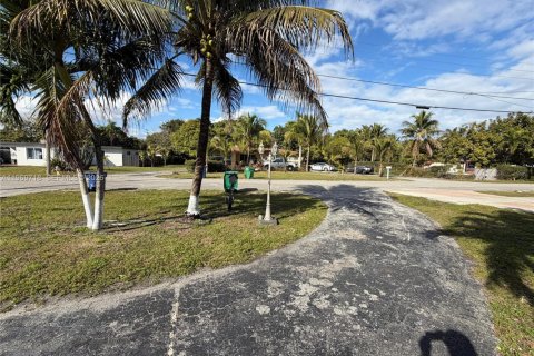 House in Miami, Florida 3 bedrooms, 130.81 sq.m. № 2030562 - photo 14