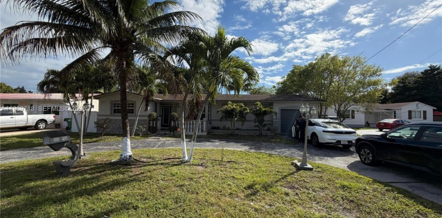 House in Miami, Florida 3 bedrooms, 130.81 sq.m. № 2030562