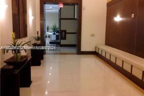 Copropriété à louer à Miami, Floride: 1 chambre, 69.12 m2 № 1946434 - photo 4
