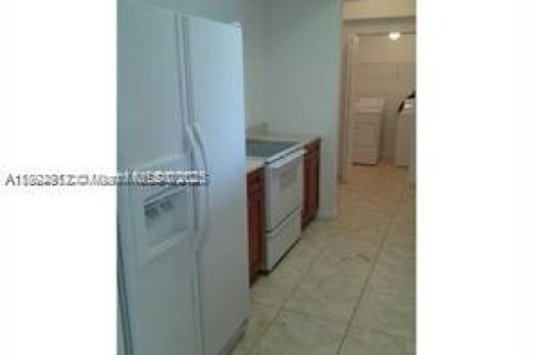 Copropriété à louer à Miami, Floride: 1 chambre, 69.12 m2 № 1946434 - photo 7