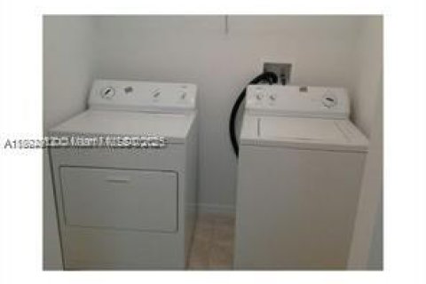 Copropriété à louer à Miami, Floride: 1 chambre, 69.12 m2 № 1946434 - photo 10
