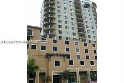 Copropriété à louer à Miami, Floride: 1 chambre, 69.12 m2 № 1946434 - photo 1