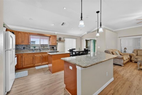 Casa en venta en Brandon, Florida, 3 dormitorios, 144.28 m2 № 1904077 - foto 10