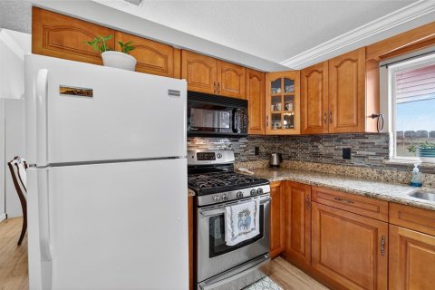 Casa en venta en Brandon, Florida, 3 dormitorios, 144.28 m2 № 1904077 - foto 13