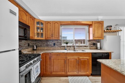 Casa en venta en Brandon, Florida, 3 dormitorios, 144.28 m2 № 1904077 - foto 14