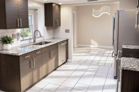 Villa ou maison à vendre à Palm Coast, Floride: 4 chambres, 266.63 m2 № 2410671 - photo 11