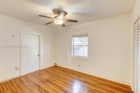 House in Hollywood, Florida 2 bedrooms, 219.9 sq.m. № 1997805 - photo 21