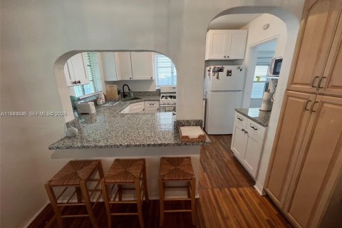 House in Hollywood, Florida 2 bedrooms, 219.9 sq.m. № 1997805 - photo 13