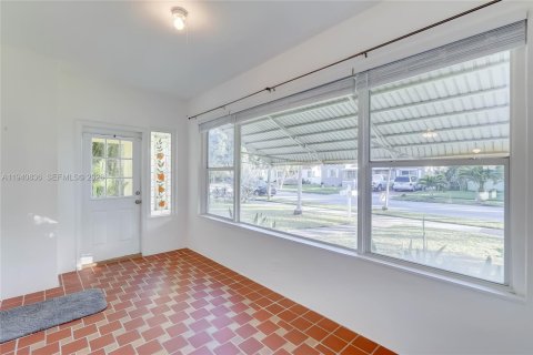 House in Hollywood, Florida 2 bedrooms, 219.9 sq.m. № 1997805 - photo 6