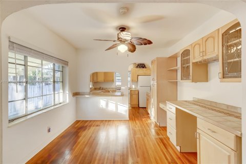 House in Hollywood, Florida 2 bedrooms, 219.9 sq.m. № 1997805 - photo 14