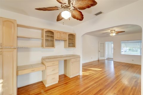 House in Hollywood, Florida 2 bedrooms, 219.9 sq.m. № 1997805 - photo 16