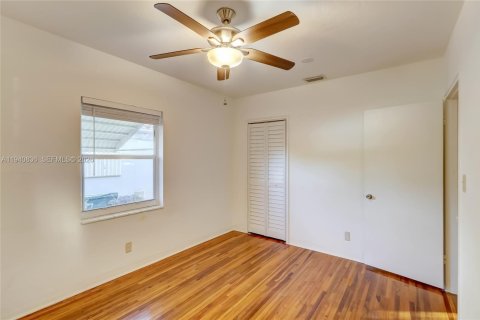 House in Hollywood, Florida 2 bedrooms, 219.9 sq.m. № 1997805 - photo 22