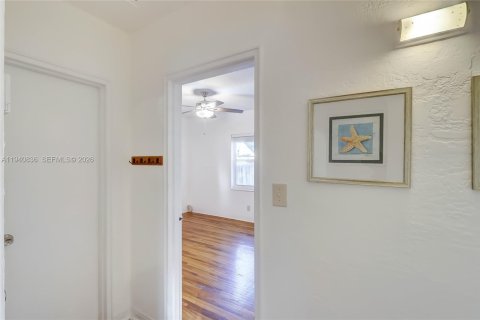 House in Hollywood, Florida 2 bedrooms, 219.9 sq.m. № 1997805 - photo 19