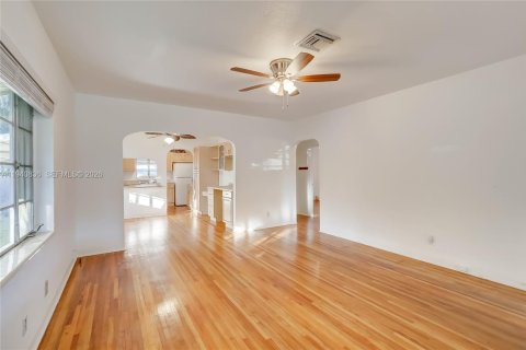 House in Hollywood, Florida 2 bedrooms, 219.9 sq.m. № 1997805 - photo 9