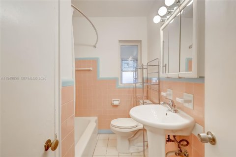 House in Hollywood, Florida 2 bedrooms, 219.9 sq.m. № 1997805 - photo 30