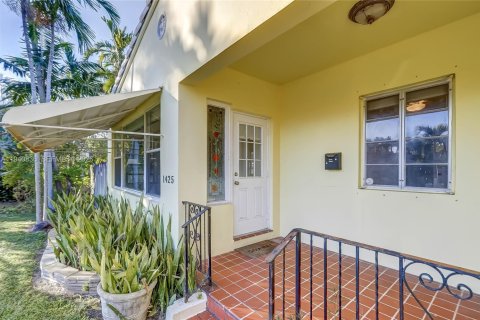 House in Hollywood, Florida 2 bedrooms, 219.9 sq.m. № 1997805 - photo 3