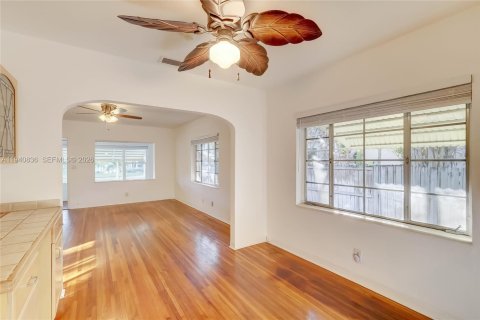 House in Hollywood, Florida 2 bedrooms, 219.9 sq.m. № 1997805 - photo 15