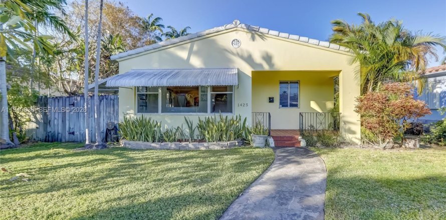 House in Hollywood, Florida 2 bedrooms, 219.9 sq.m. № 1997805