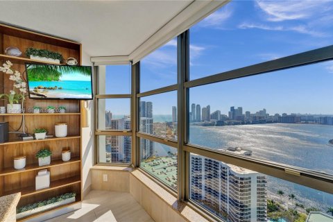 Condominio en alquiler en Aventura, Florida, 3 dormitorios, 159.23 m2 № 2054814 - foto 2