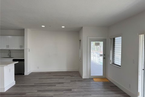 Condo in Hallandale Beach, Florida, 2 bedrooms  № 1745790 - photo 4