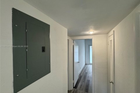 Condo in Hallandale Beach, Florida, 2 bedrooms  № 1745790 - photo 12