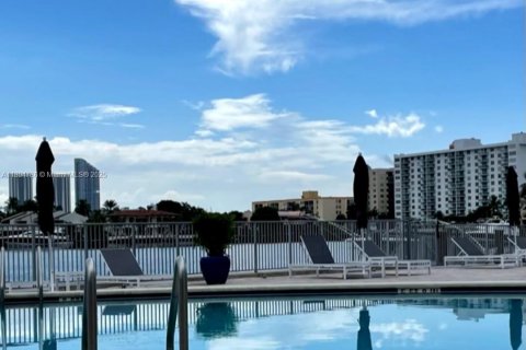 Copropriété à vendre à North Miami Beach, Floride: 2 chambres, 112.69 m2 № 1864169 - photo 30