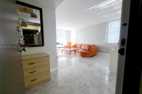 Copropriété à vendre à North Miami Beach, Floride: 2 chambres, 112.69 m2 № 1864169 - photo 10