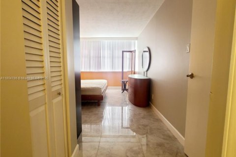 Copropriété à vendre à North Miami Beach, Floride: 2 chambres, 112.69 m2 № 1864169 - photo 17