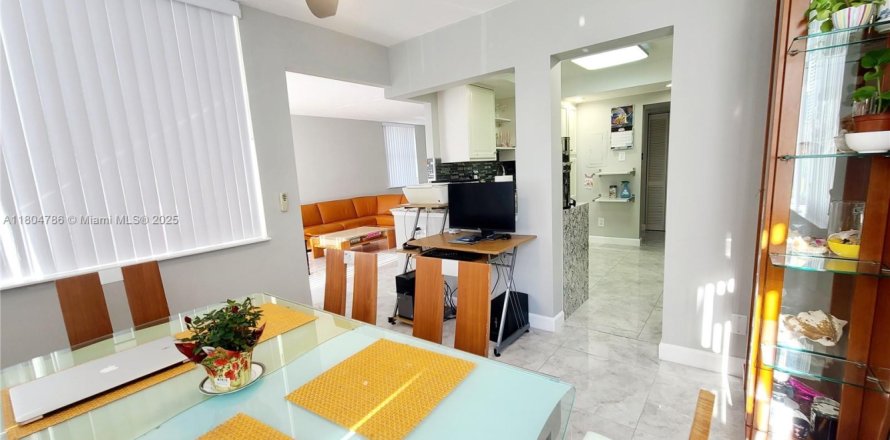 Condo à North Miami Beach, Floride, 2 chambres  № 1864169
