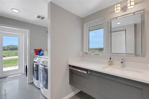House in Sarasota, Florida 4 bedrooms, 198.07 sq.m. № 1747419 - photo 21