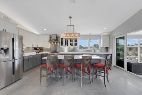 House in Sarasota, Florida 4 bedrooms, 198.07 sq.m. № 1747419 - photo 4