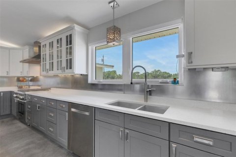 House in Sarasota, Florida 4 bedrooms, 198.07 sq.m. № 1747419 - photo 7