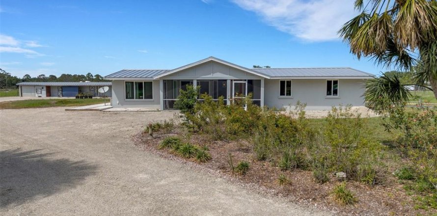 House in Sarasota, Florida 4 bedrooms, 198.07 sq.m. № 1747419