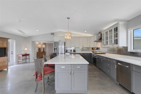 House in Sarasota, Florida 4 bedrooms, 198.07 sq.m. № 1747419 - photo 6