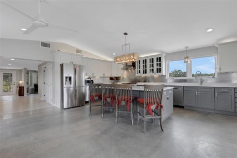 House in Sarasota, Florida 4 bedrooms, 198.07 sq.m. № 1747419 - photo 9